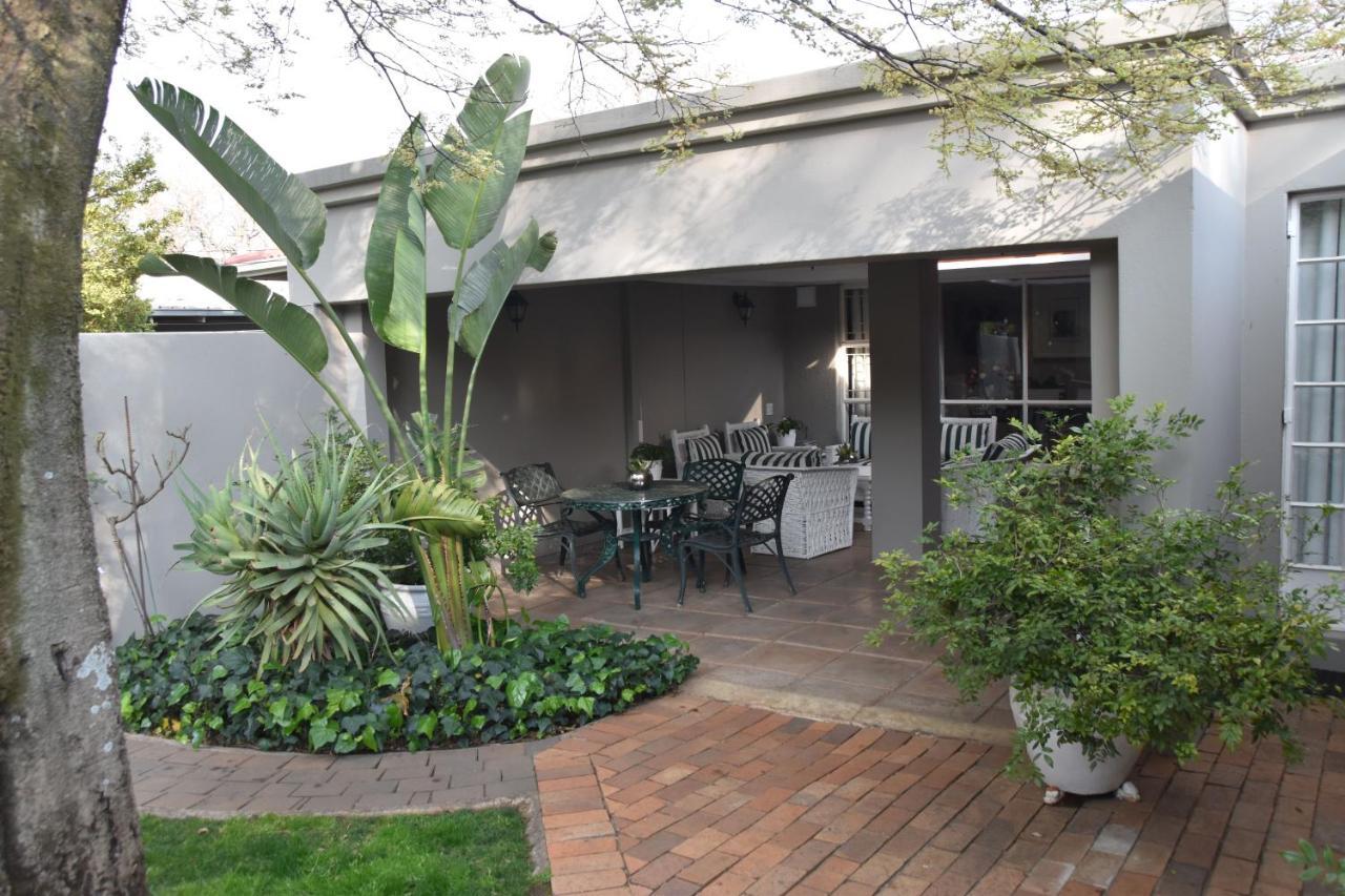 Rosebank Lodge Guesthouse By Claires Joanesburgo Exterior foto