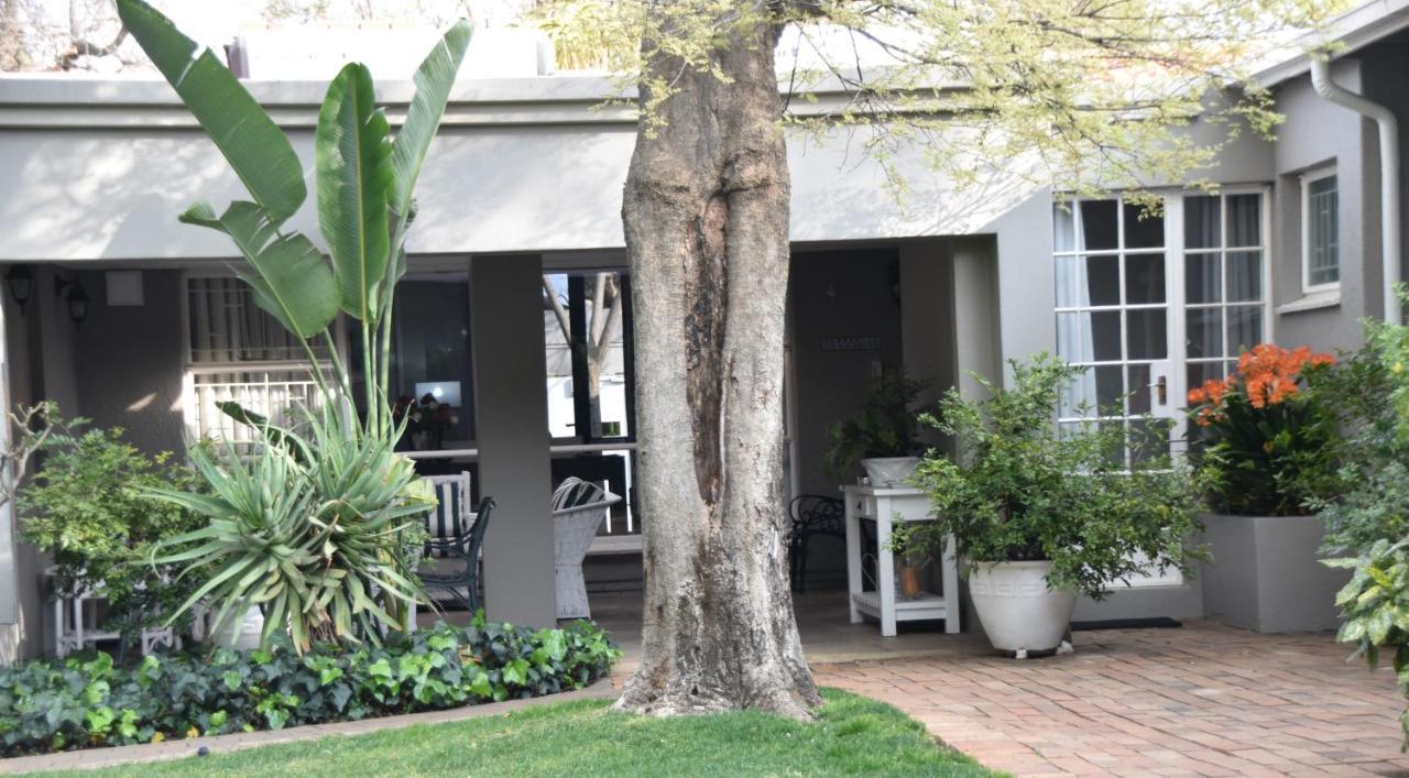 Rosebank Lodge Guesthouse By Claires Joanesburgo Exterior foto