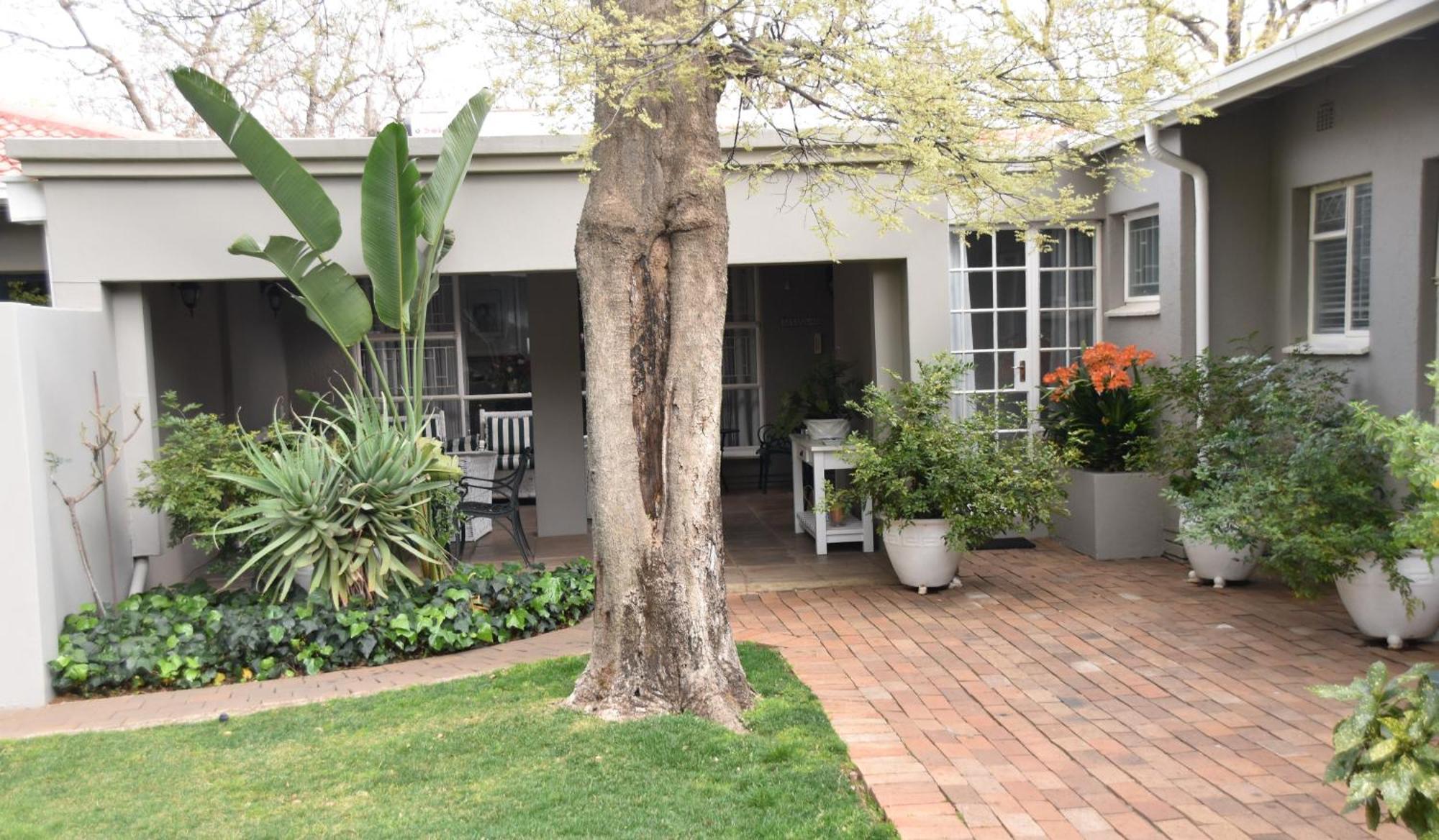 Rosebank Lodge Guesthouse By Claires Joanesburgo Exterior foto