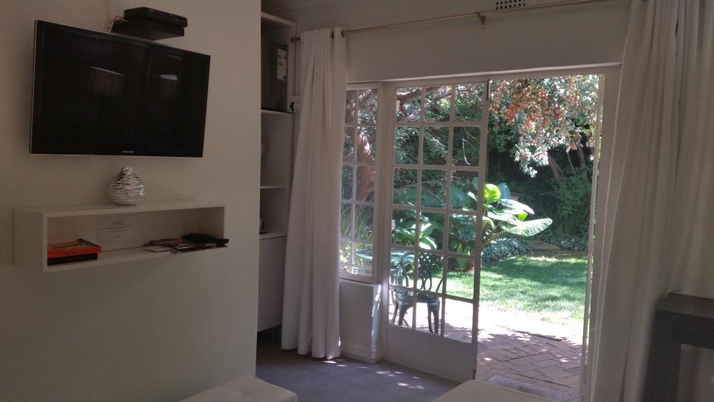 Rosebank Lodge Guesthouse By Claires Joanesburgo Exterior foto